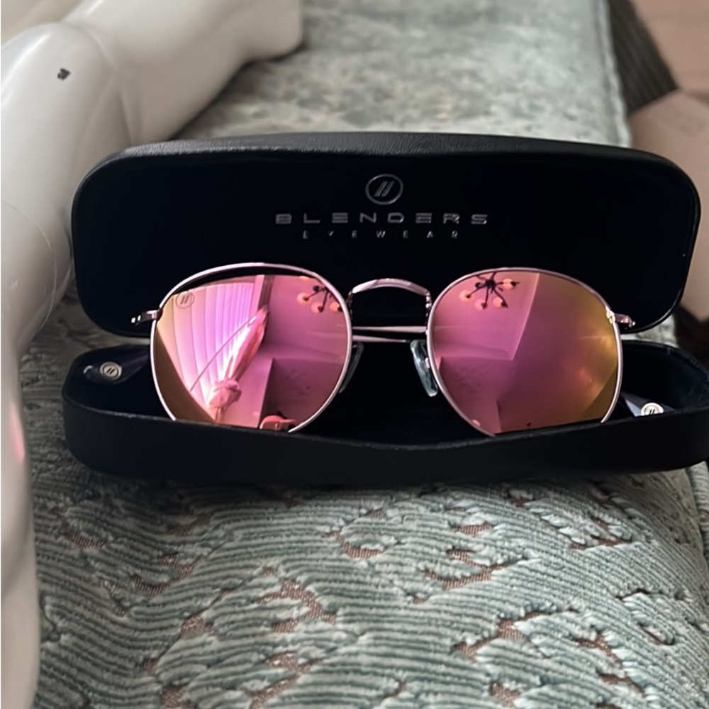 Blenders sunglasses with case New